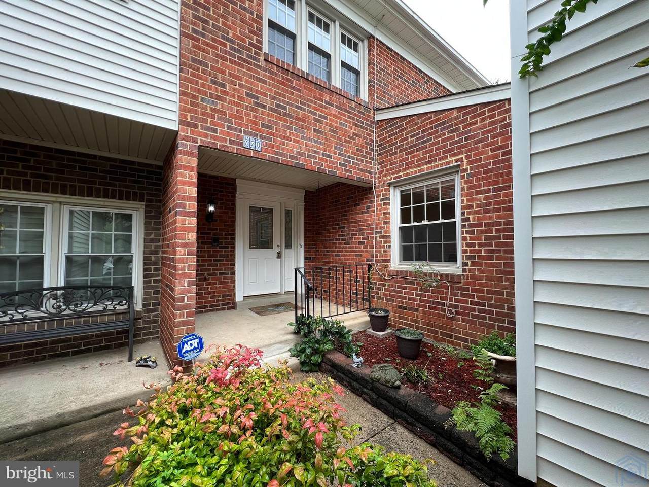 720 Hunter Court - Photo 1