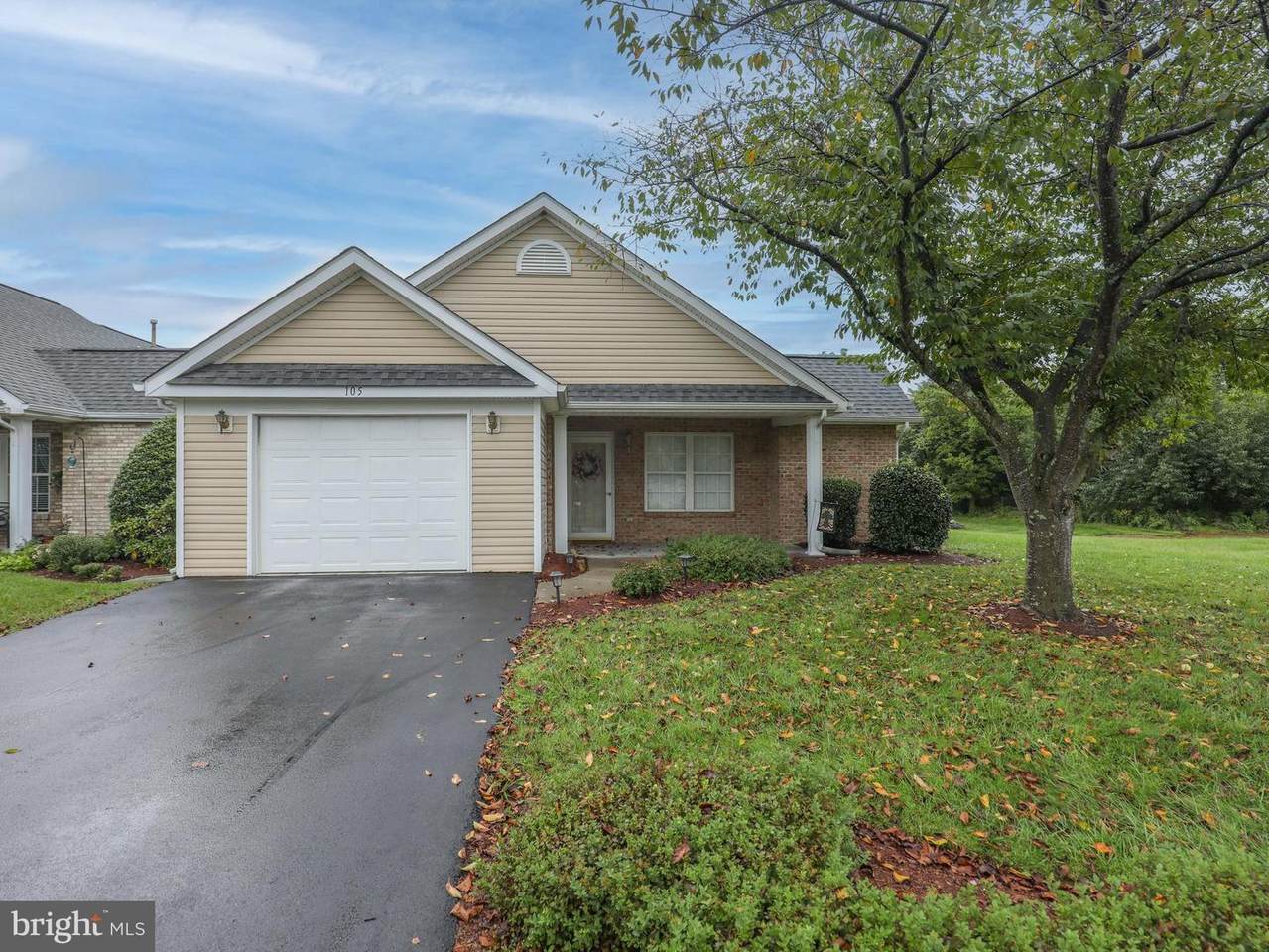 105 Knollwood Court - Photo 1