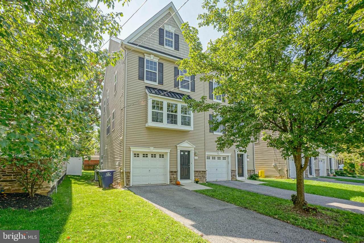 606 Cinnaminson Street - Photo 1