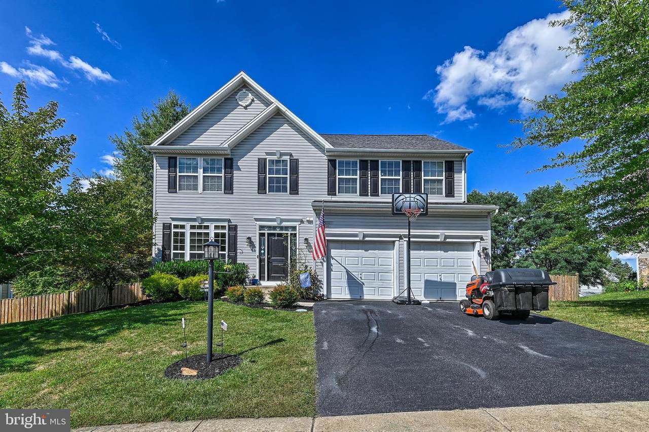 476 Pulaski Place - Photo 1