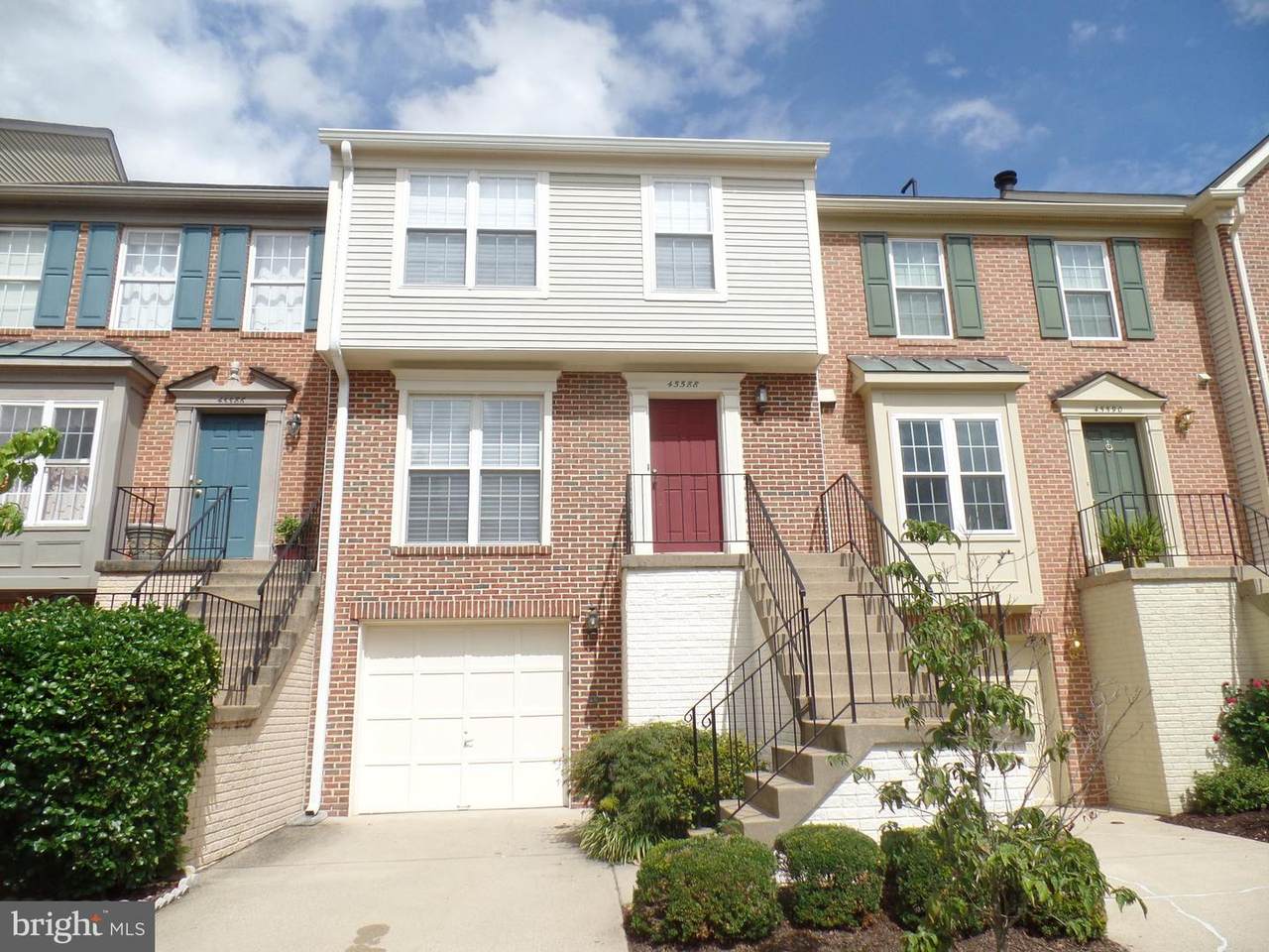 45588 Whitcomb Square - Photo 1