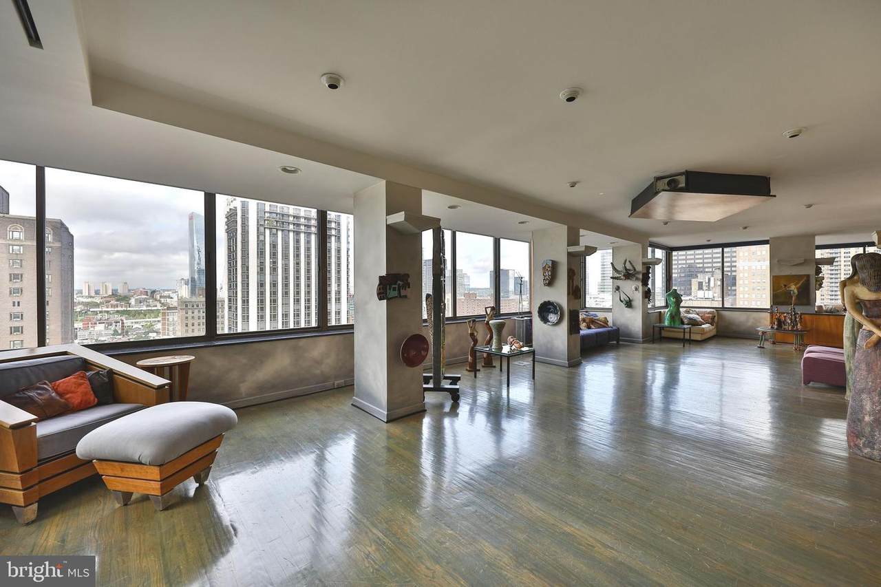 202-10 Rittenhouse Square - Photo 1