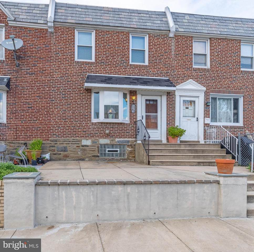 2145 Lardner Street - Photo 1