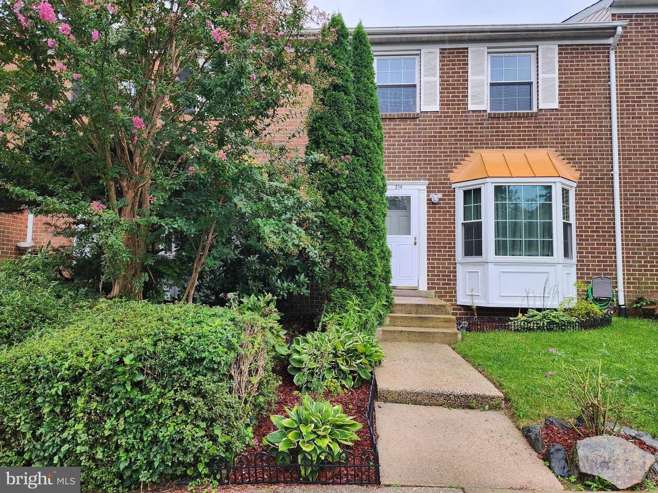 214 Garth Terrace - Photo 1