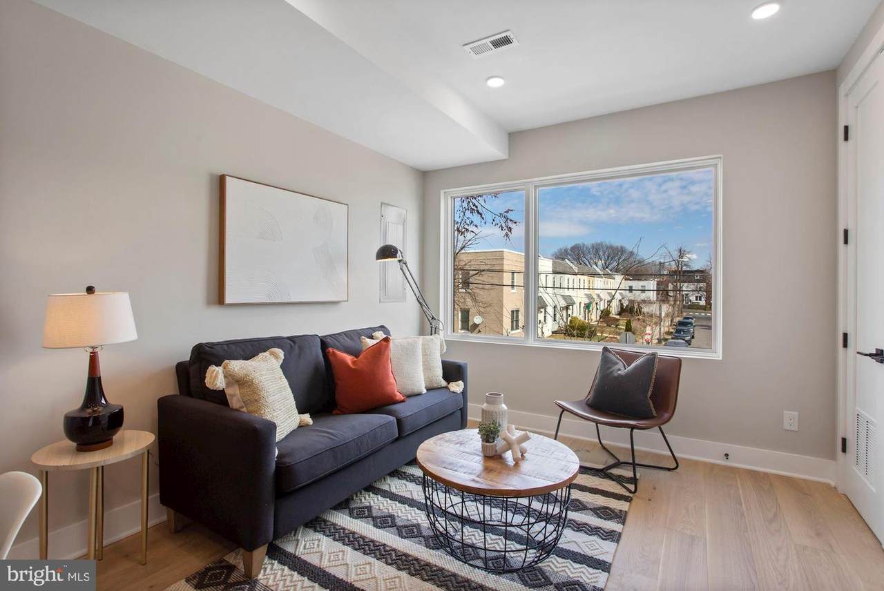 828 18TH Street - Photo 1