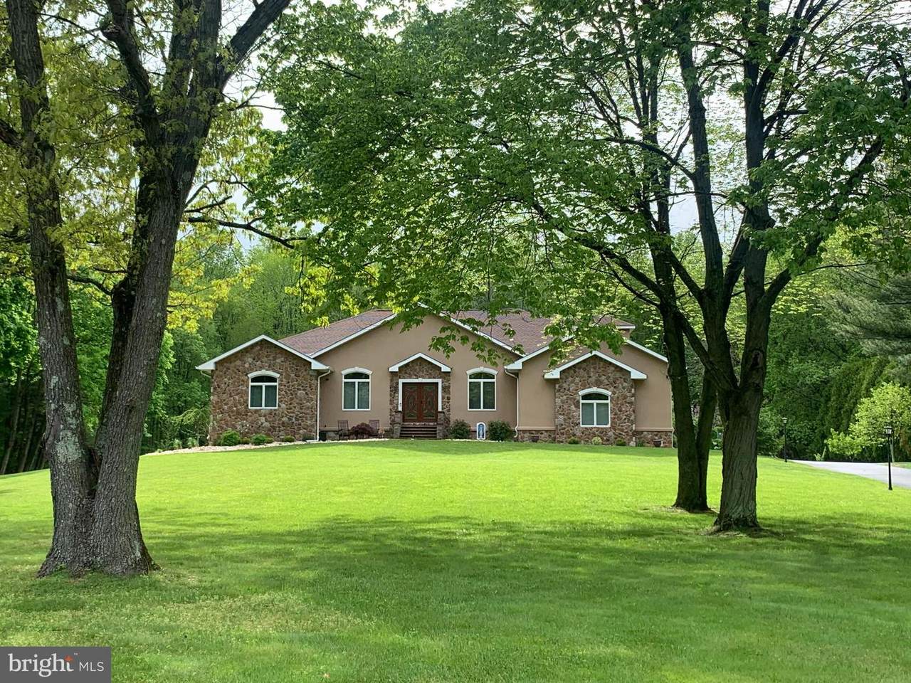 8 Manor Way - Photo 1