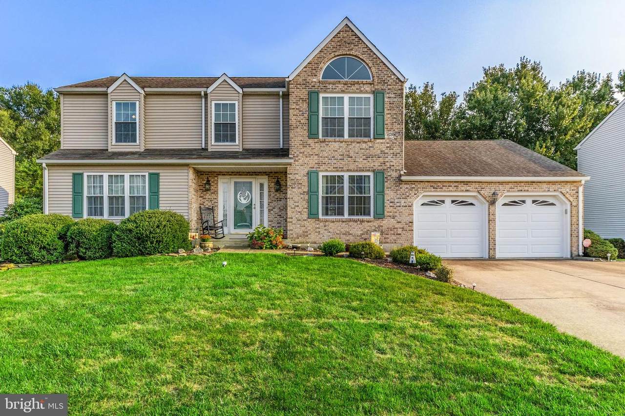 15 Oakwood Boulevard - Photo 1