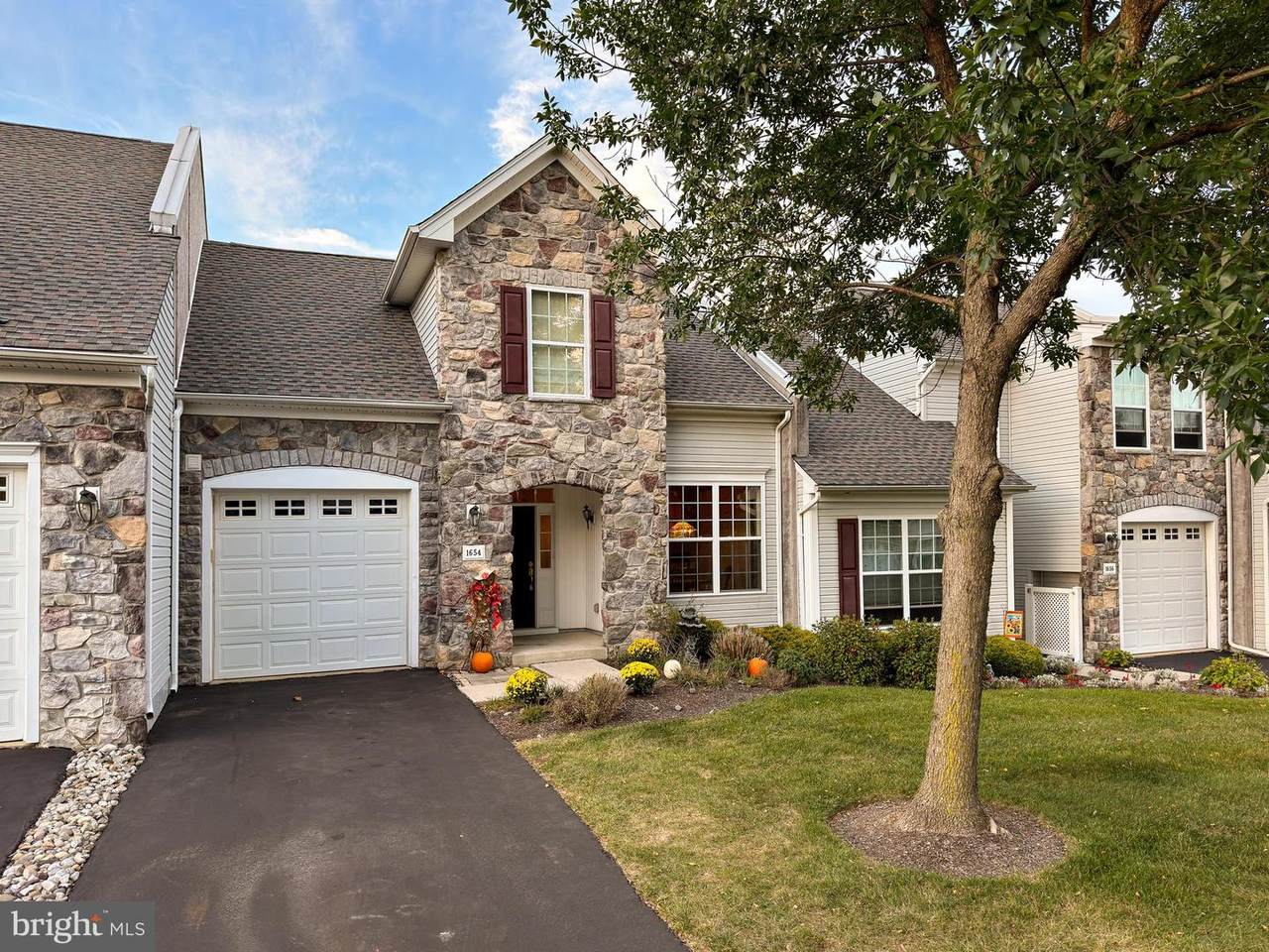1654 Dogwood Drive - Photo 1