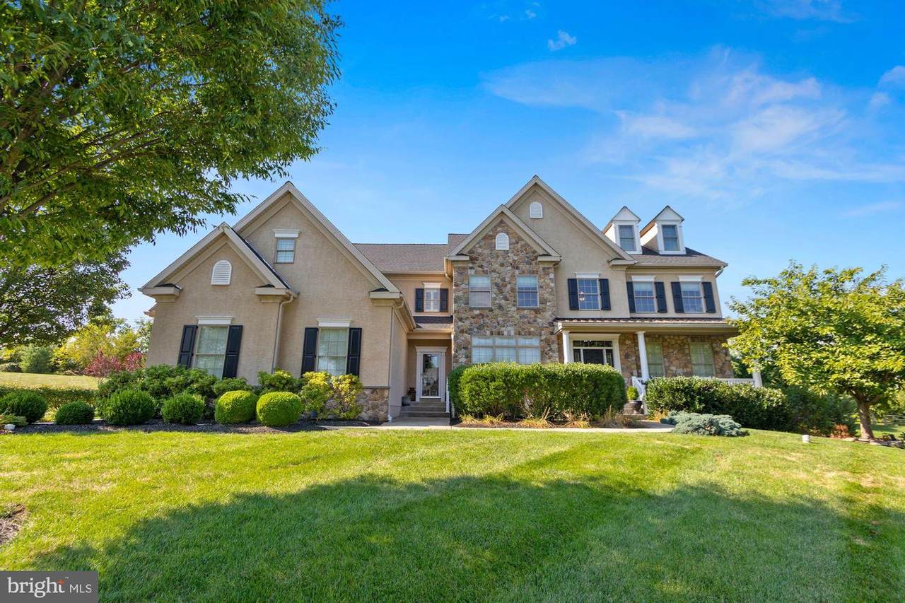 2706 Applewood - Photo 1