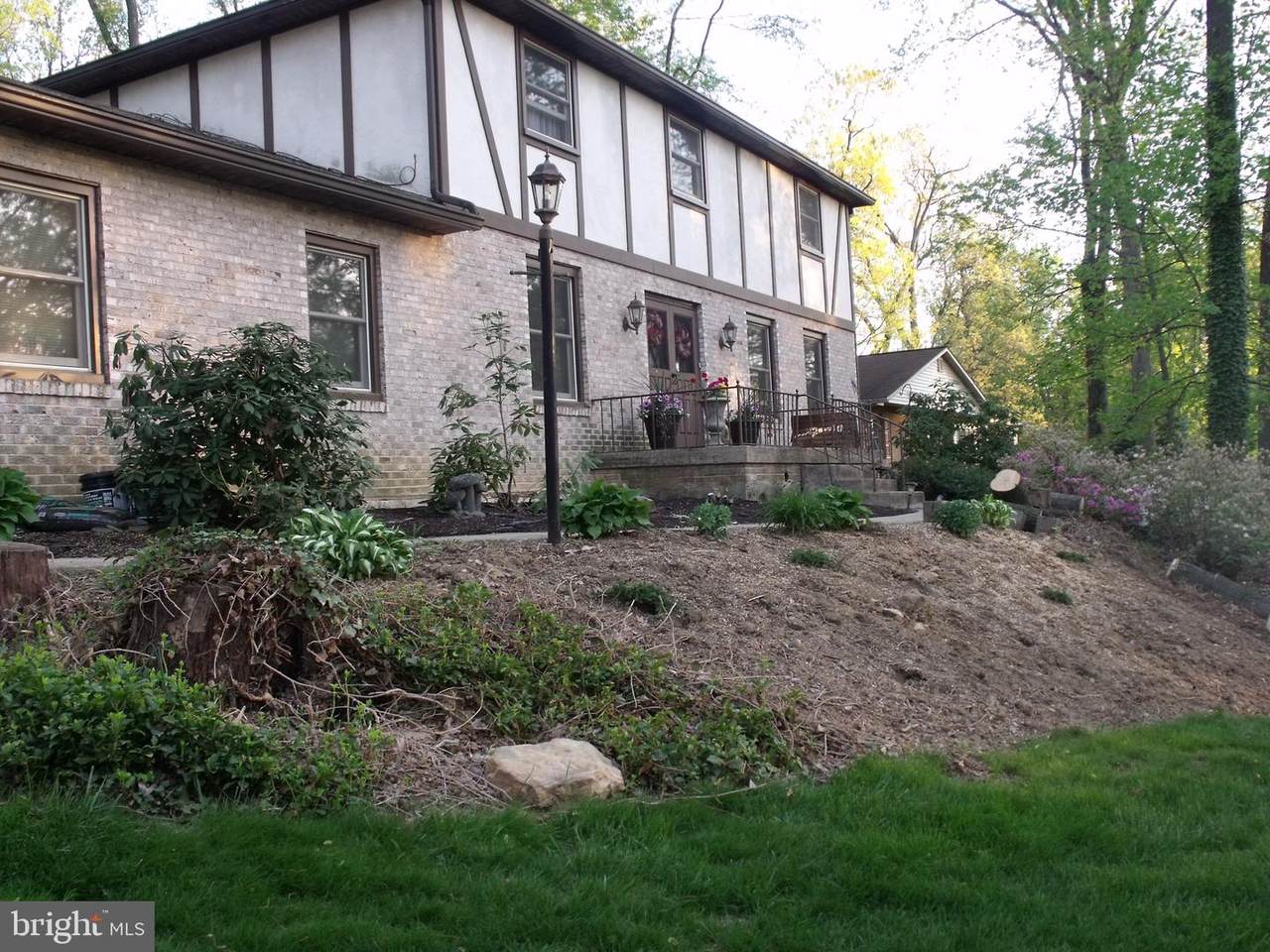 3460 Harrowgate Road - Photo 1