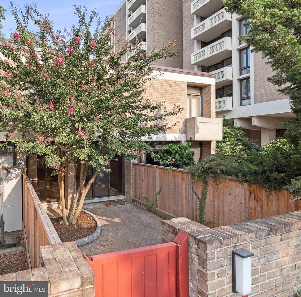 472 M Street - Photo 1
