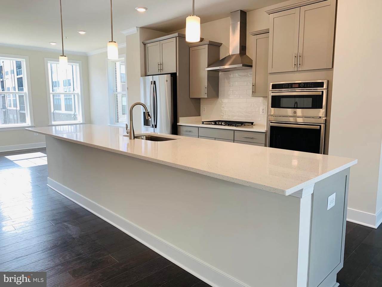 147 Dickenson - Photo 1