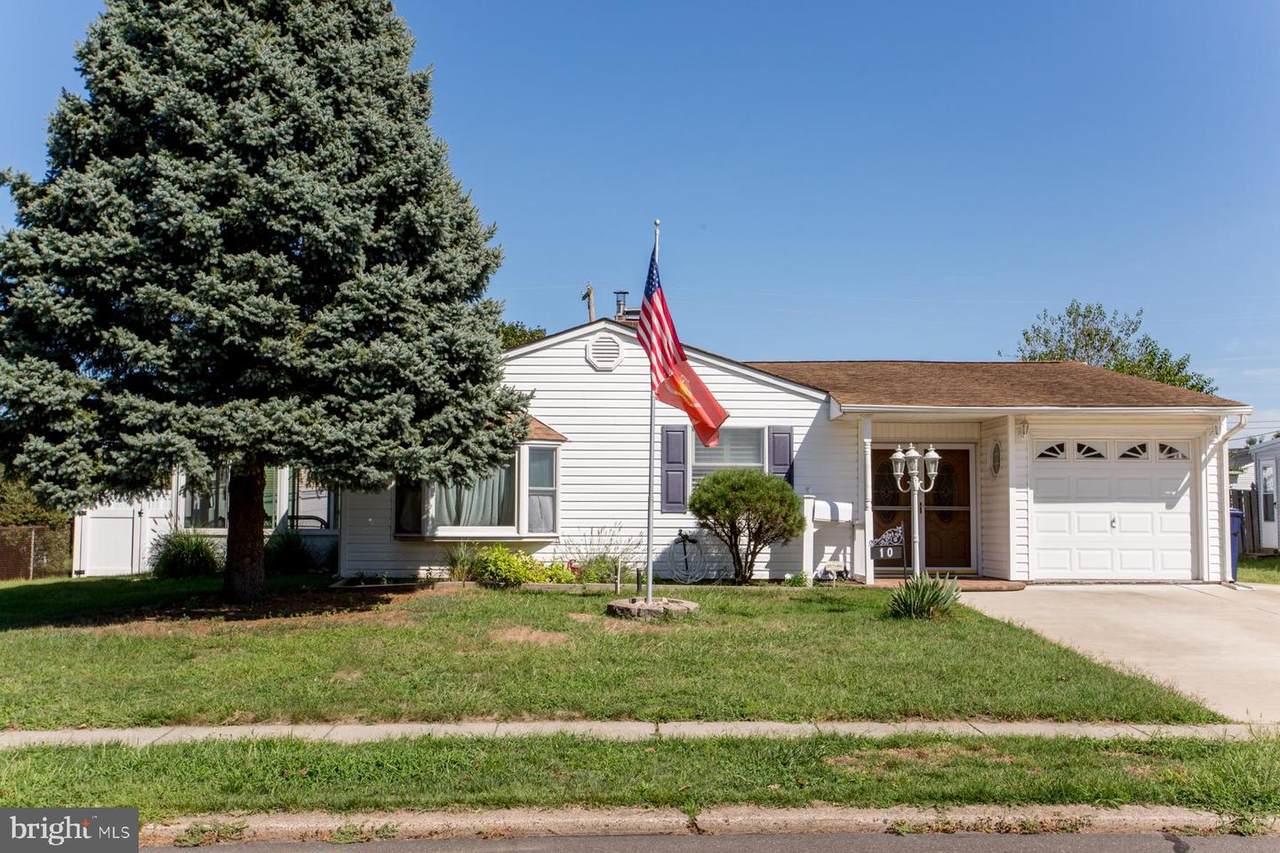 10 Pebble Lane - Photo 1