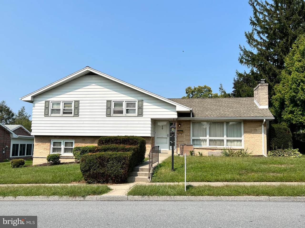 511 Cedar Avenue - Photo 1