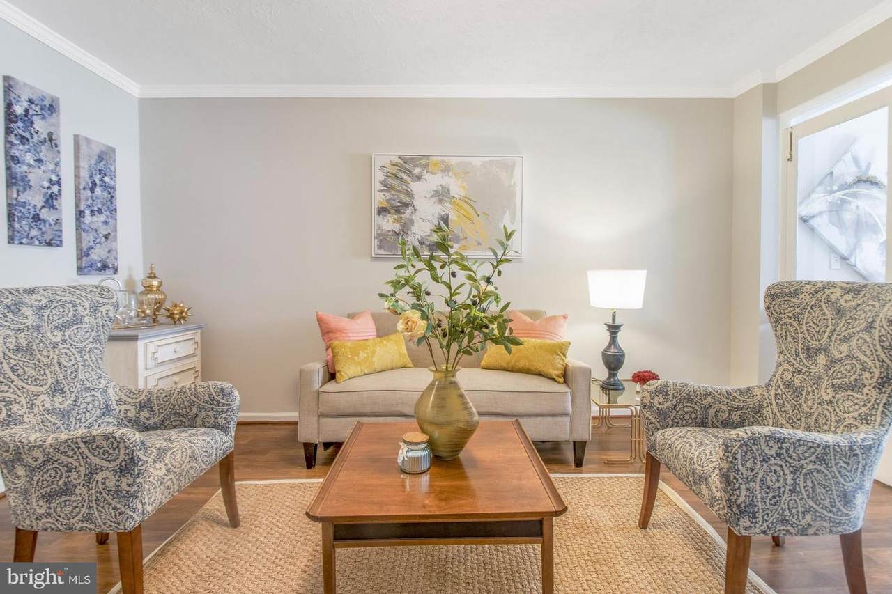 1 Scott Circle - Photo 1