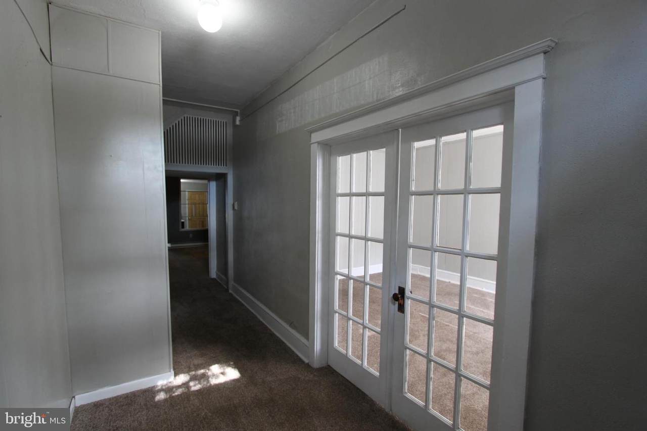 323 Queen Street - Photo 1