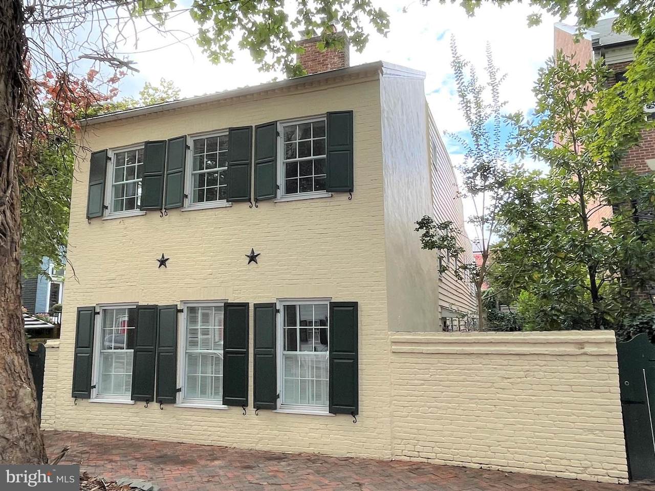 304 Pitt Street - Photo 1