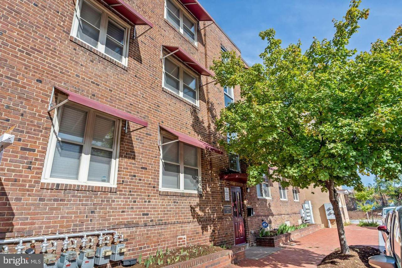 345 Oakdale Place - Photo 1