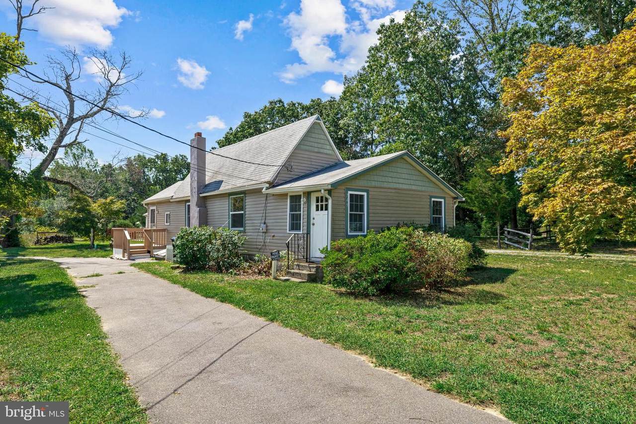 749 Maple Avenue - Photo 1
