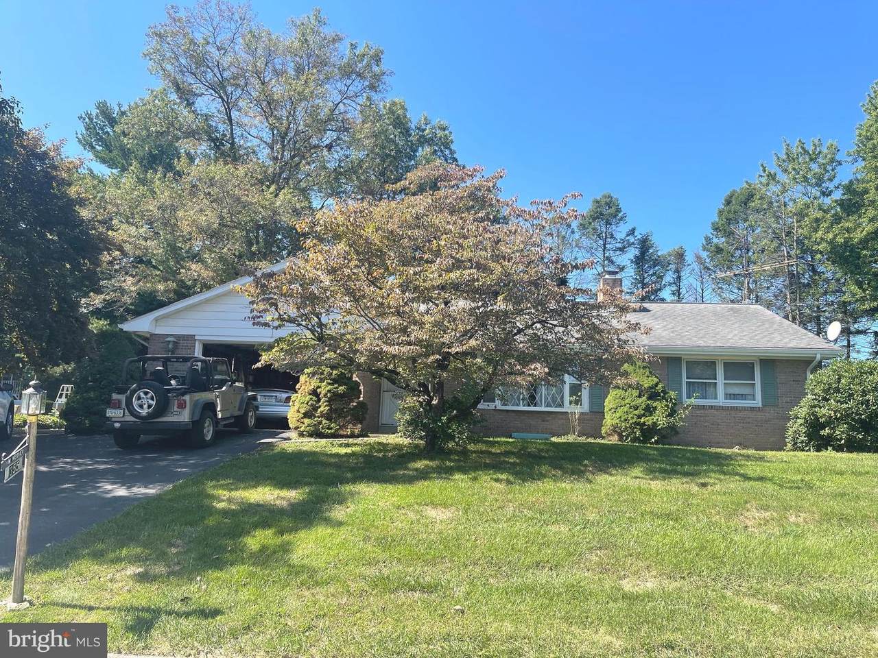 355 Parkview Drive - Photo 1