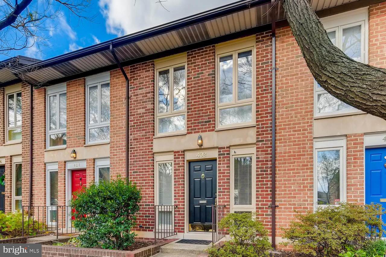 402 Hanover Street - Photo 1