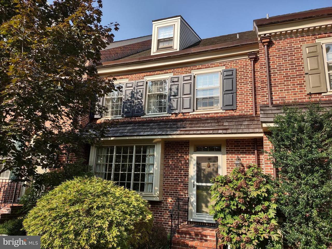 1101 Quinard Court - Photo 1