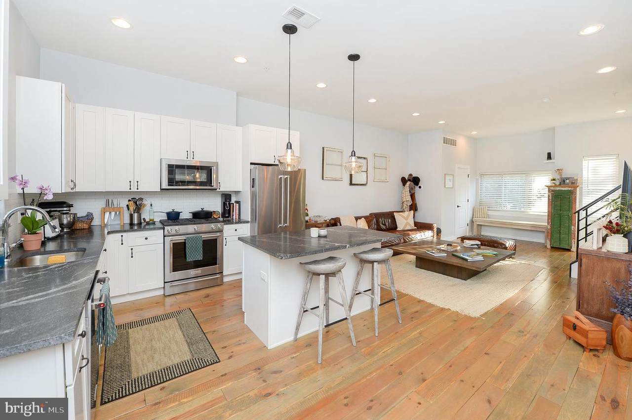 2105 Dakota Street - Photo 1