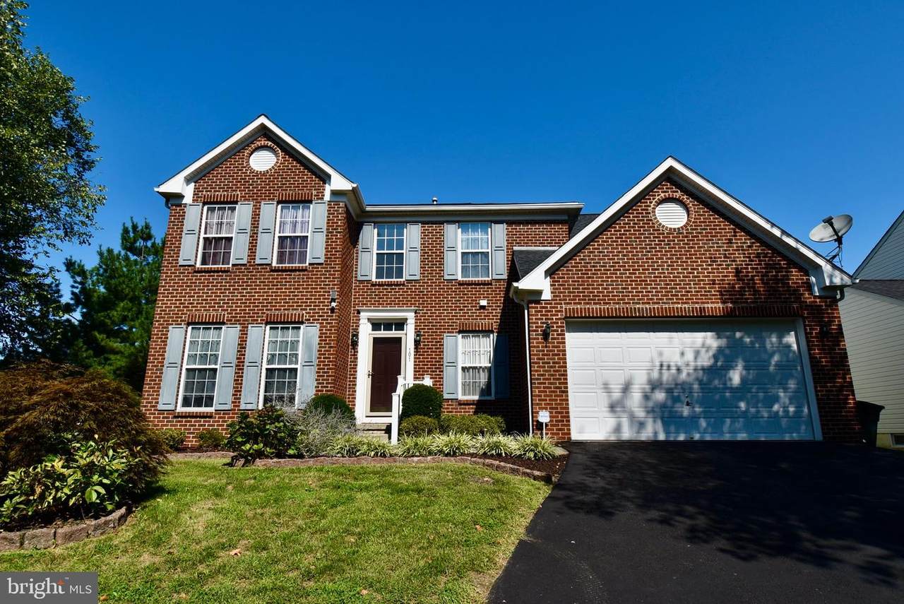101 Suburban Drive - Photo 1