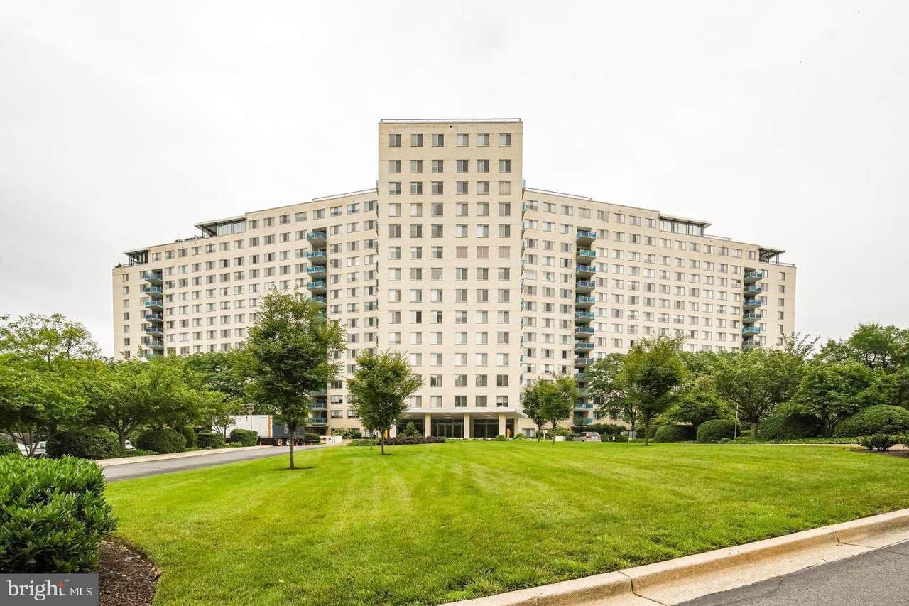 10401 Grosvenor Place - Photo 1