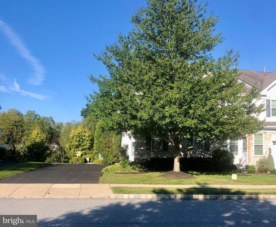 42 Portsmouth Circle - Photo 1
