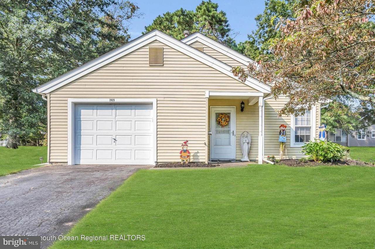 2025 Brookdale Drive - Photo 1