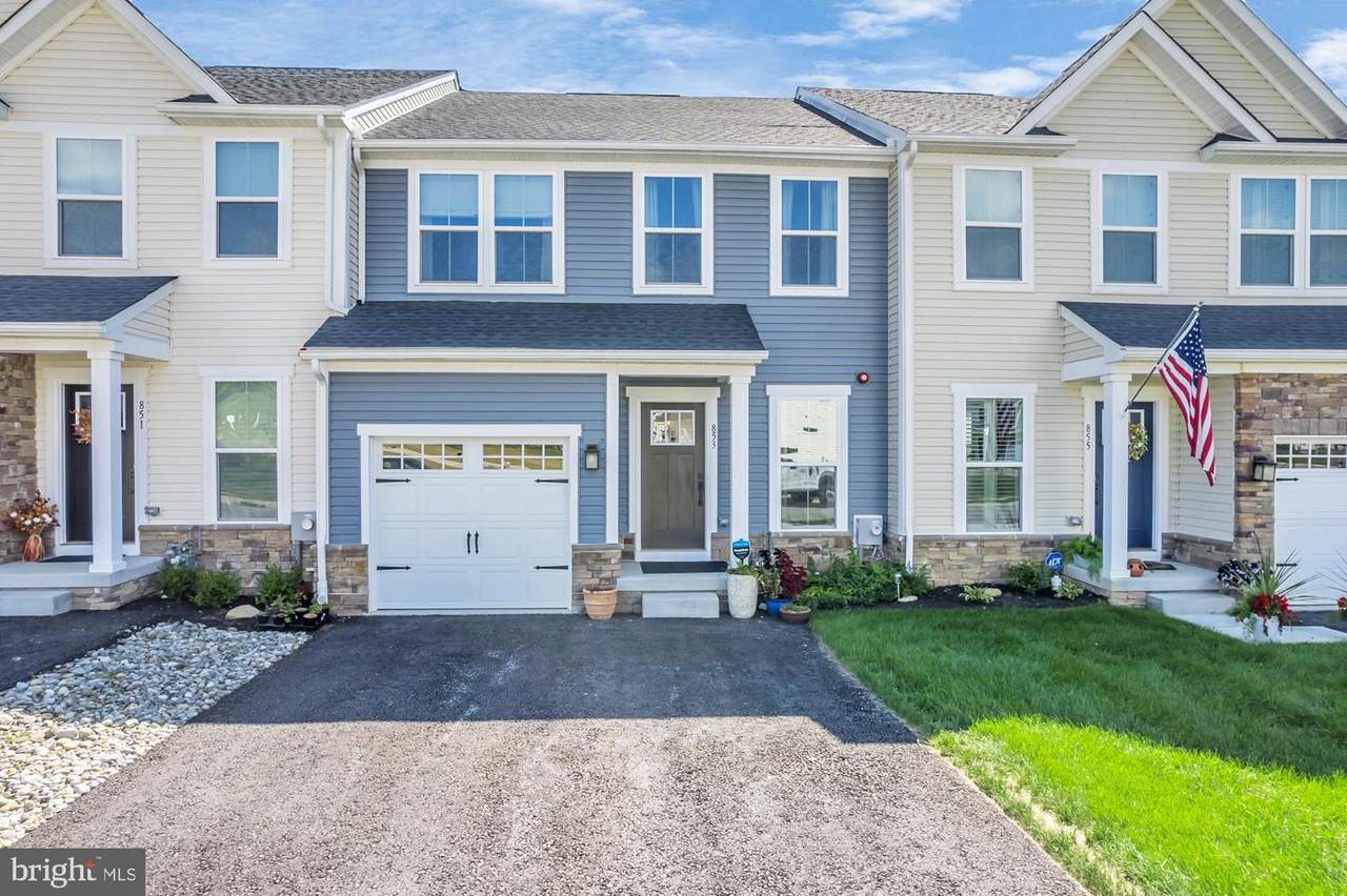 853 Fountain Trl - Photo 1