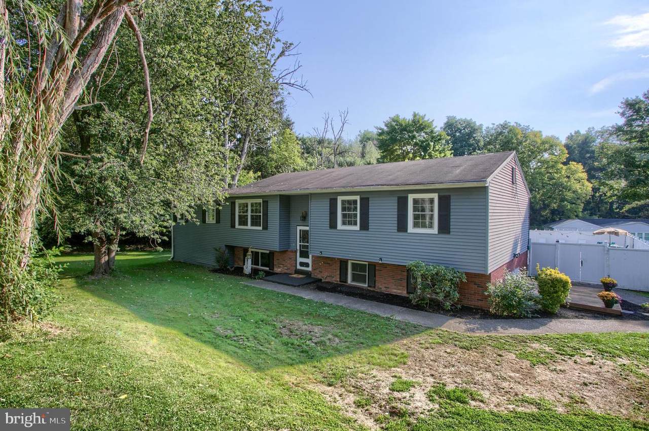 415 Nyes Road - Photo 1