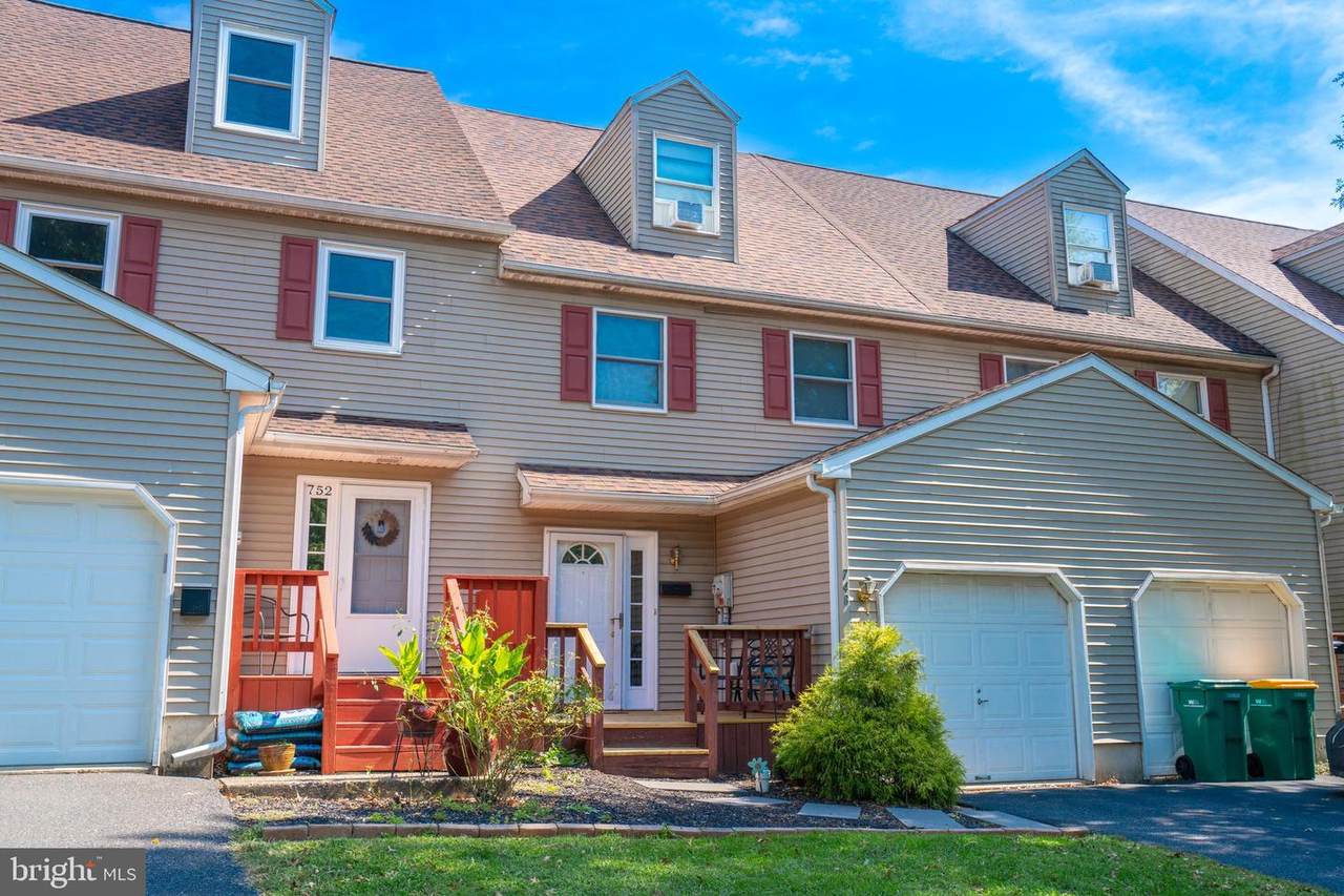748 Cedar Court - Photo 1