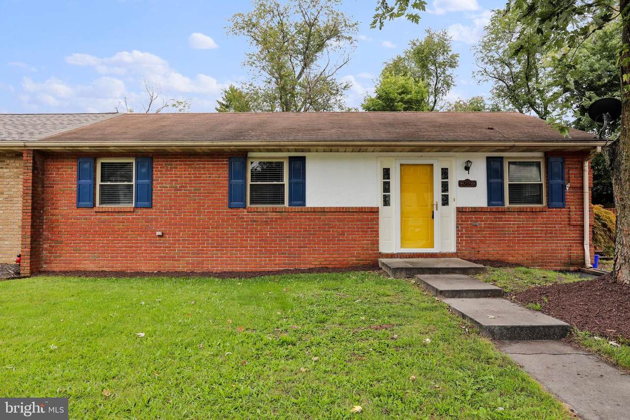 382 Yorkshire Drive - Photo 1