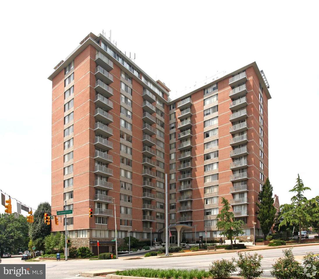 1 University Parkway - Photo 1