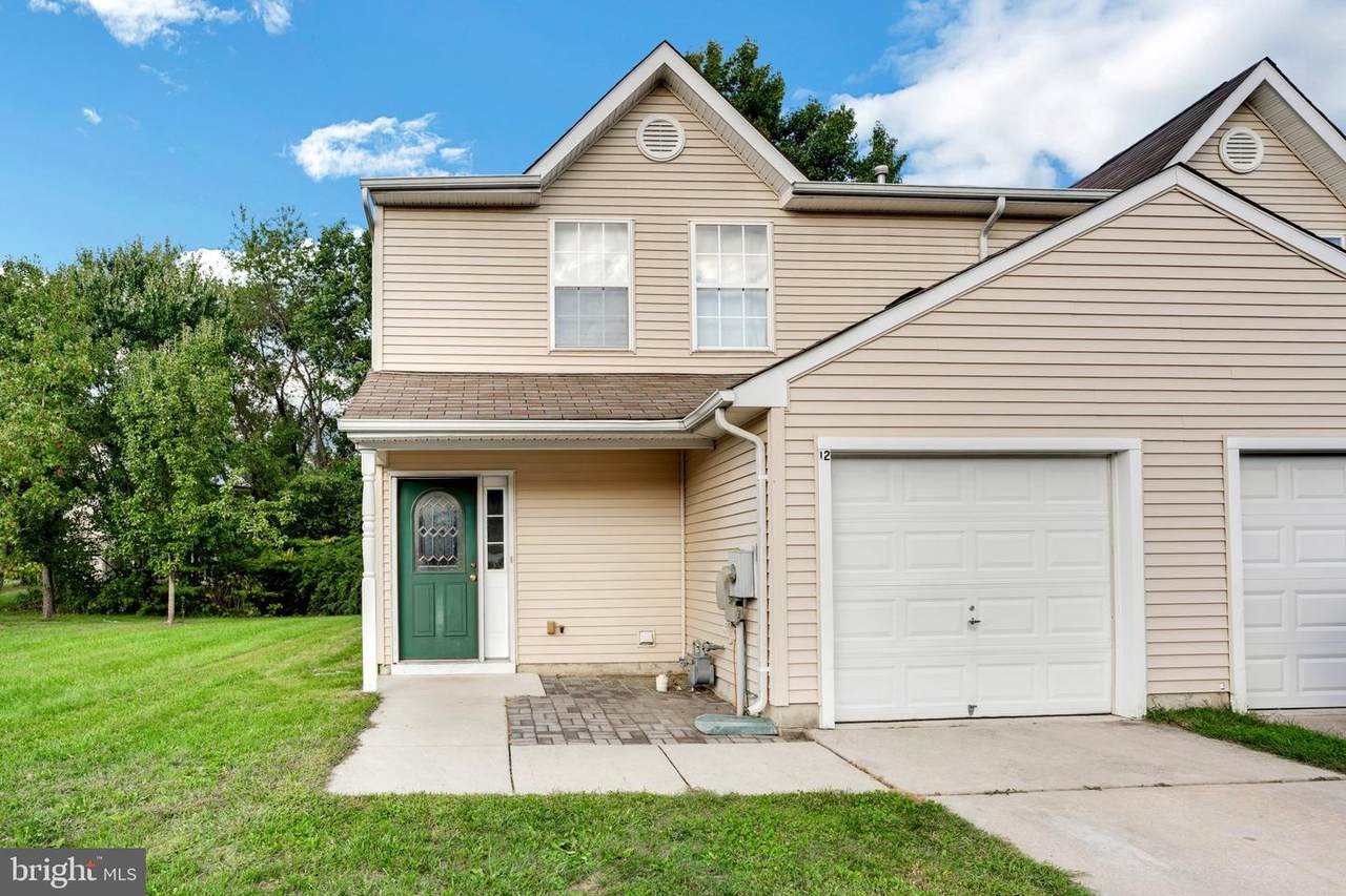 12 Meadowood Ln - Photo 1