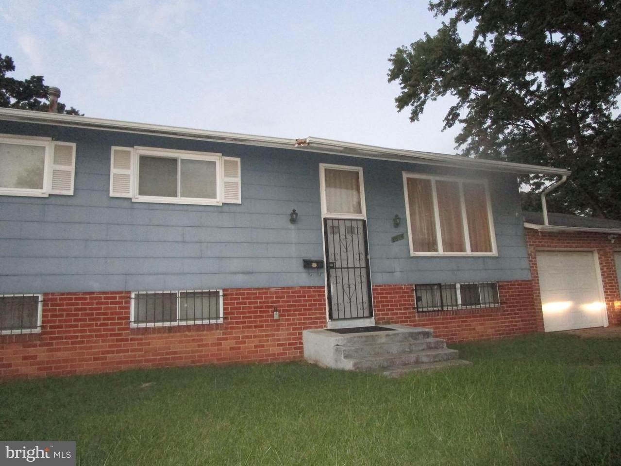 8614 Hamlin Street - Photo 1