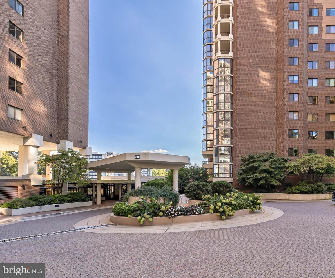 1600 Oak Street - Photo 1