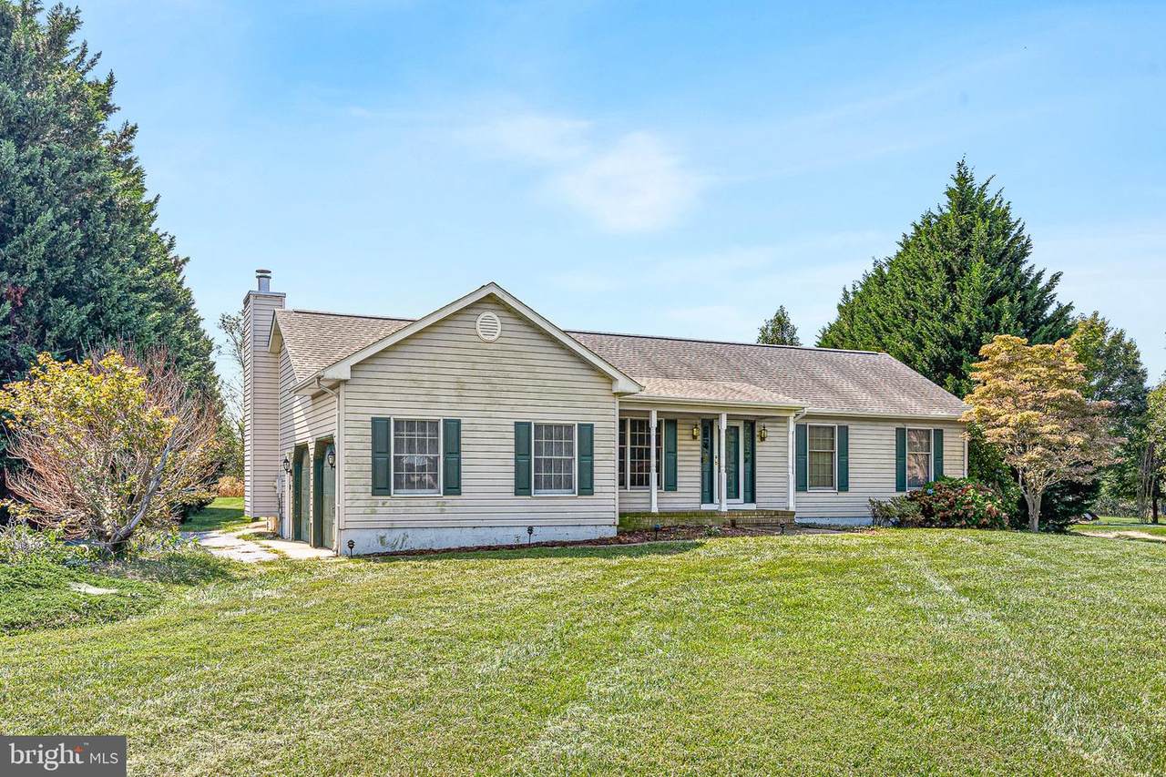 131 Connemara Court - Photo 1