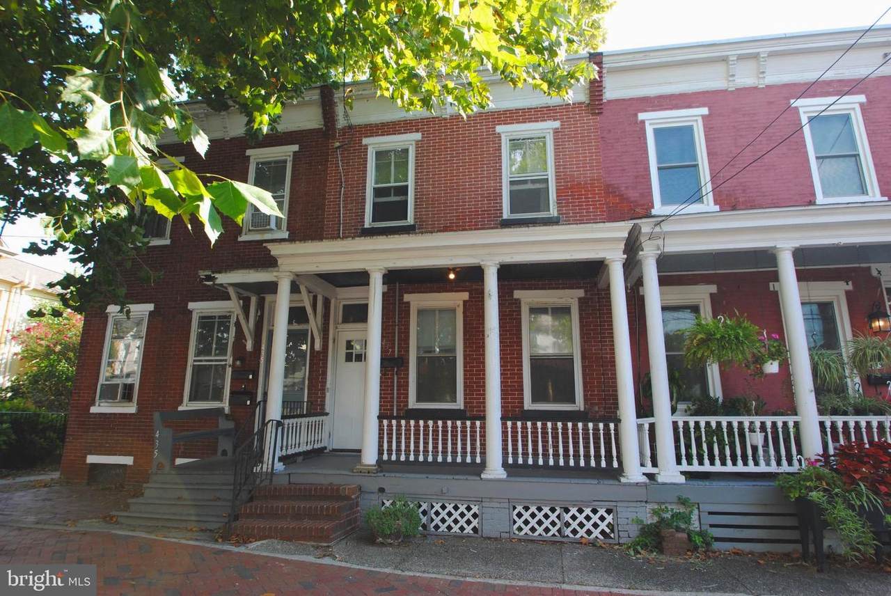 437 Locust Avenue - Photo 1