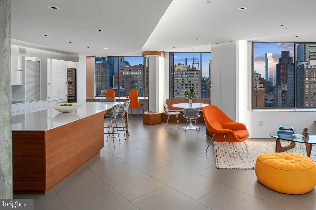 202-10 Rittenhouse Square - Photo 1