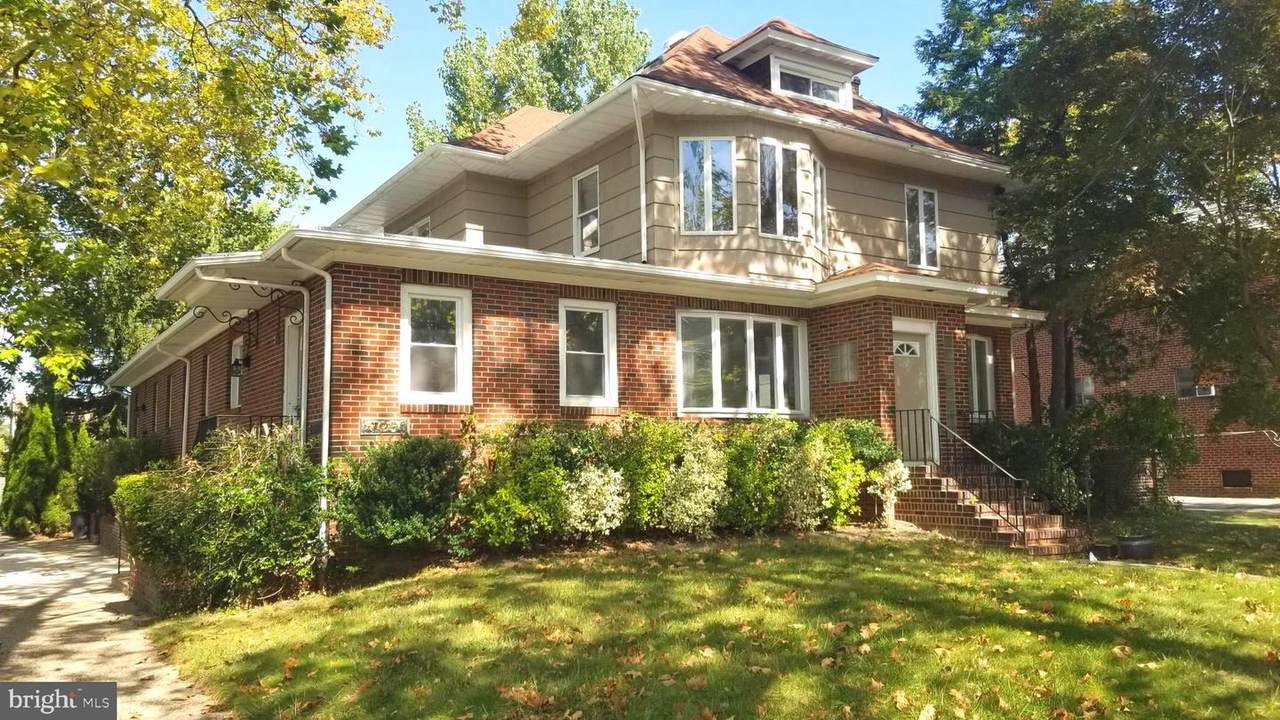 725 Collings Avenue - Photo 1