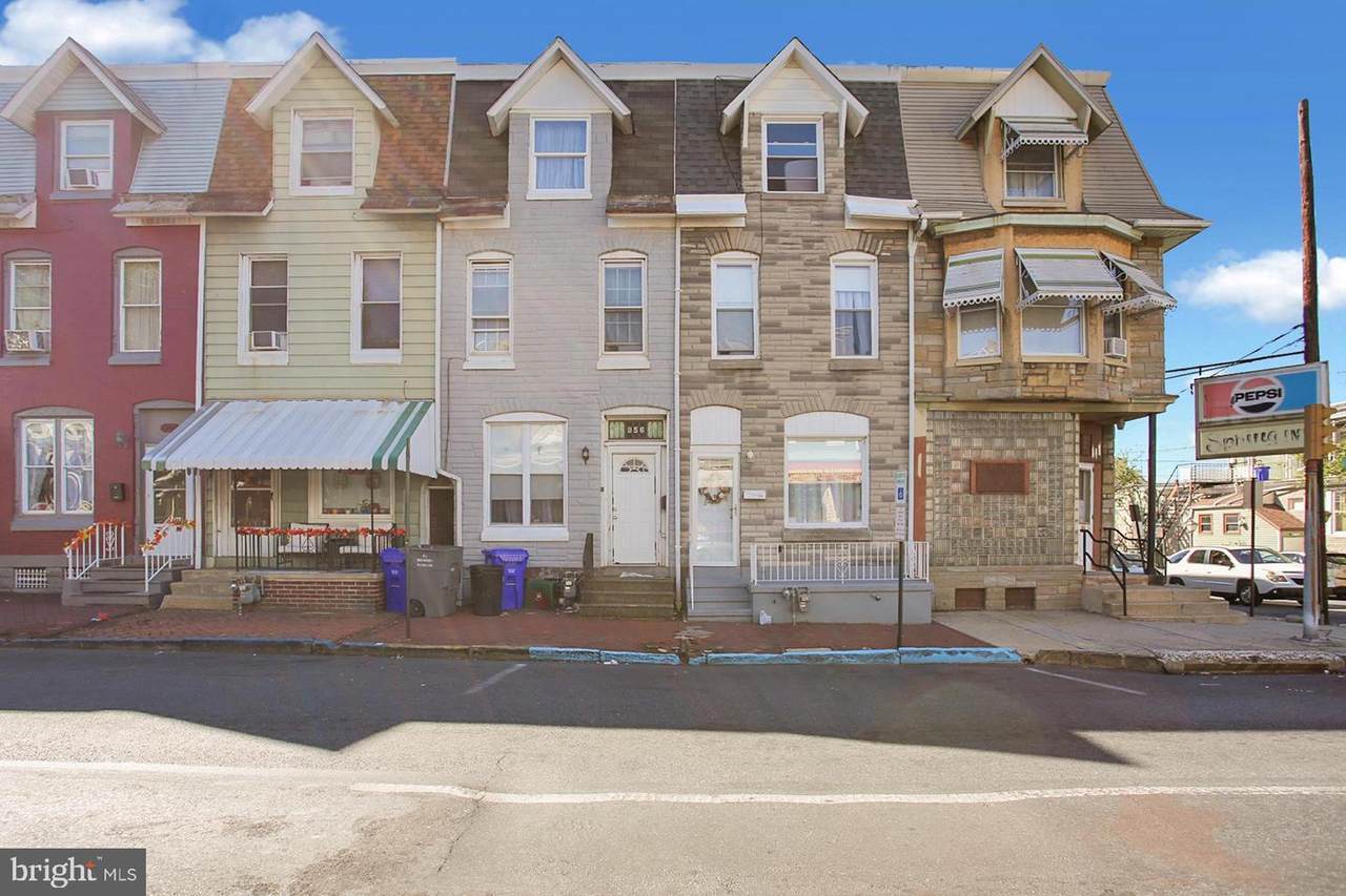 958 11TH Street - Photo 1