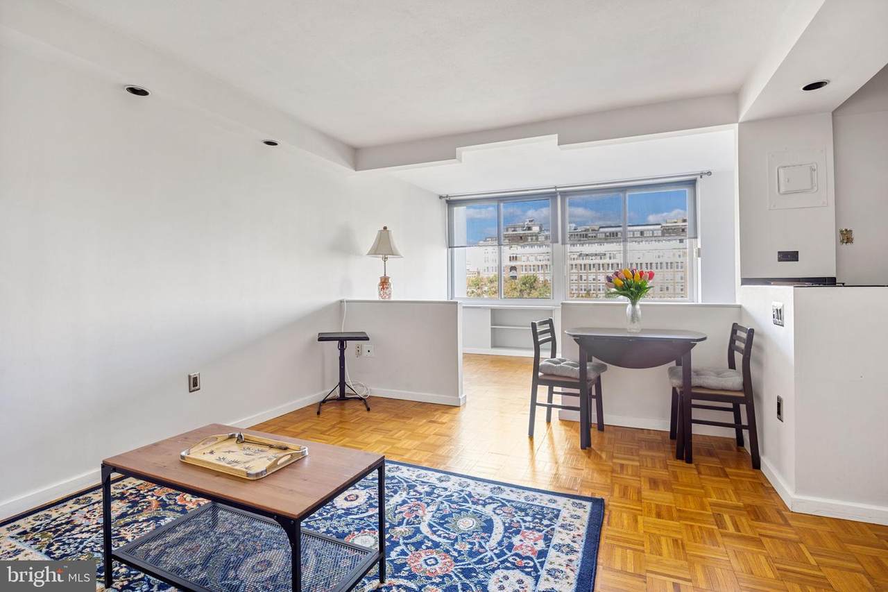 604-36 Washington Square - Photo 1