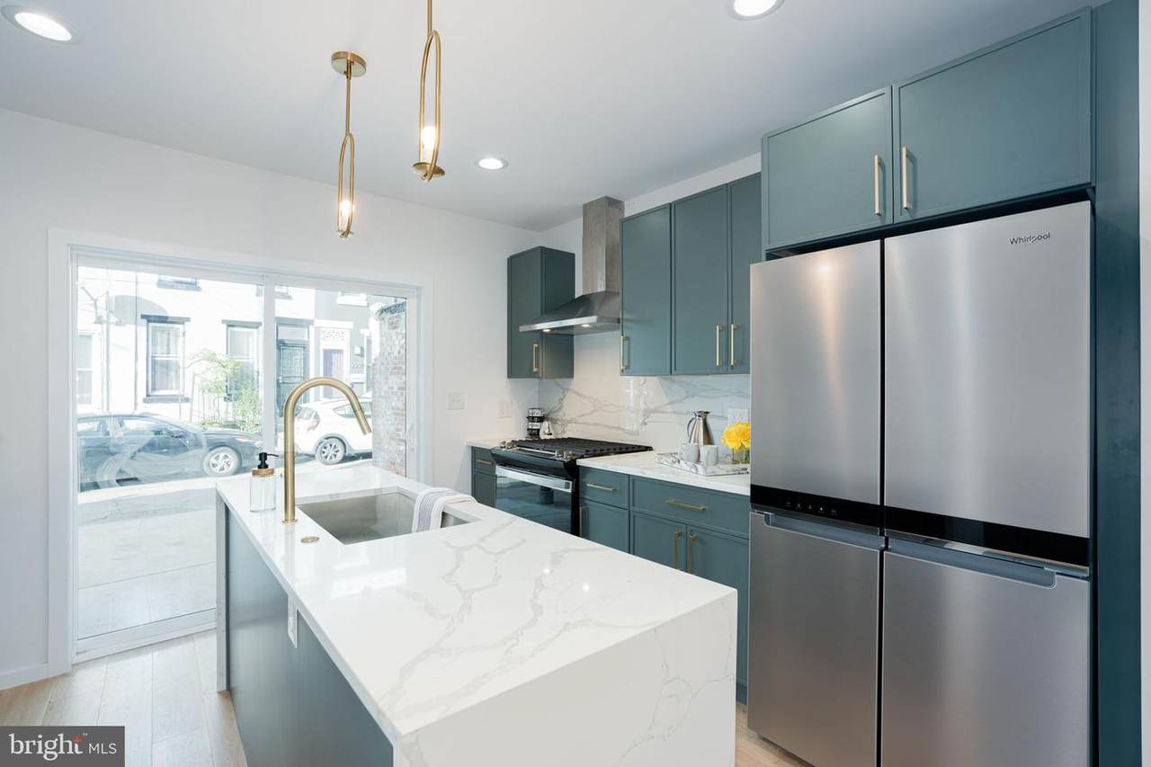 2923 Cambridge Street - Photo 1