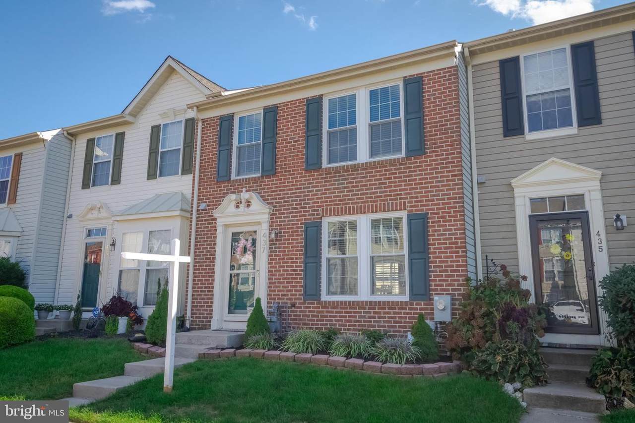 437 Rose Way - Photo 1