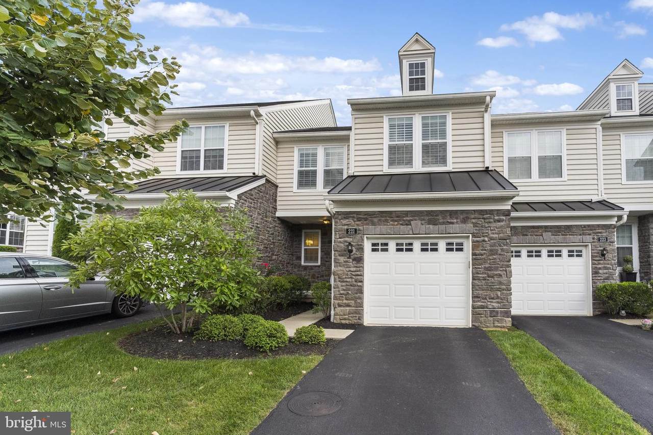 221 Ella Lane - Photo 1