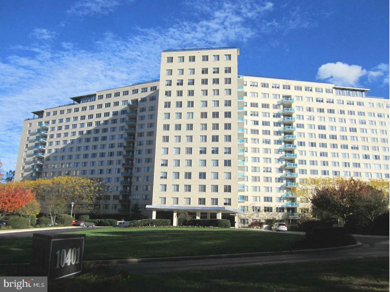 10401 Grosvenor Place - Photo 1