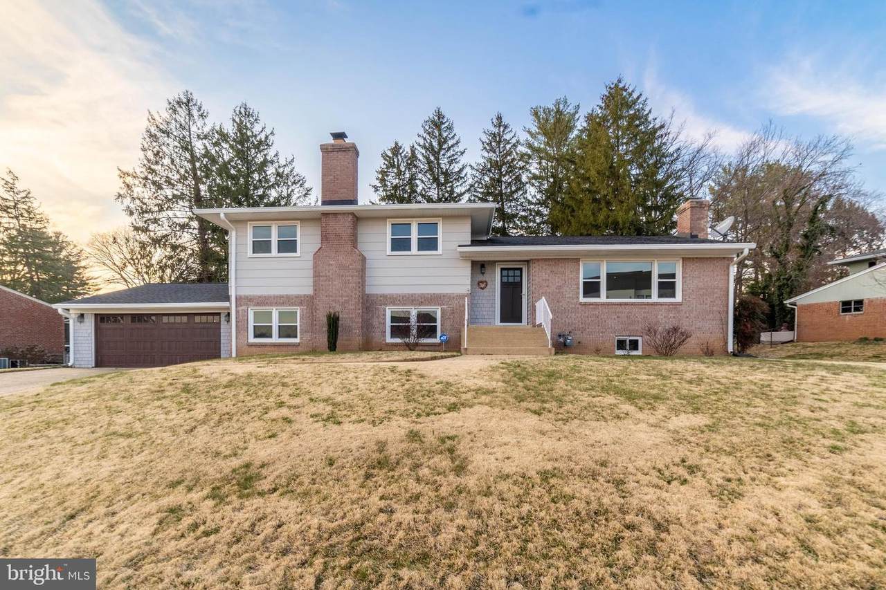 916 Fairway Drive - Photo 1